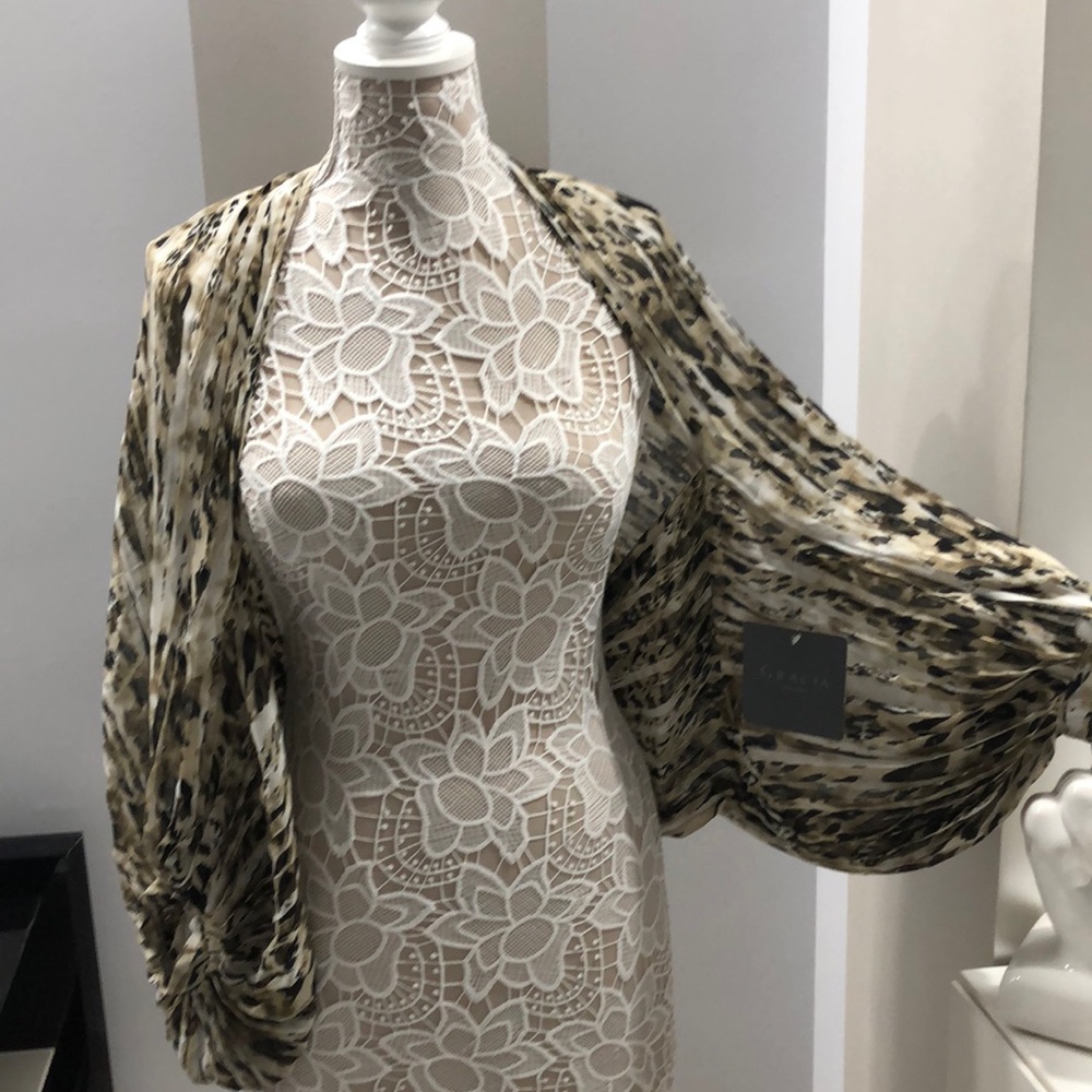 Animal print shrug by Gracia